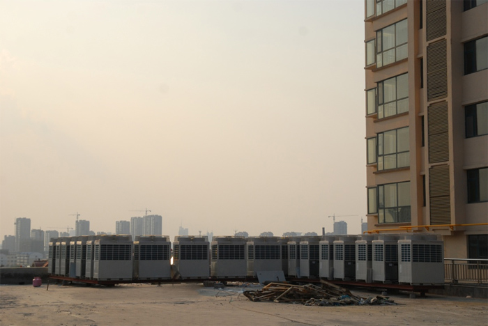 渤?；▓@百盛購(gòu)物廣場(chǎng)